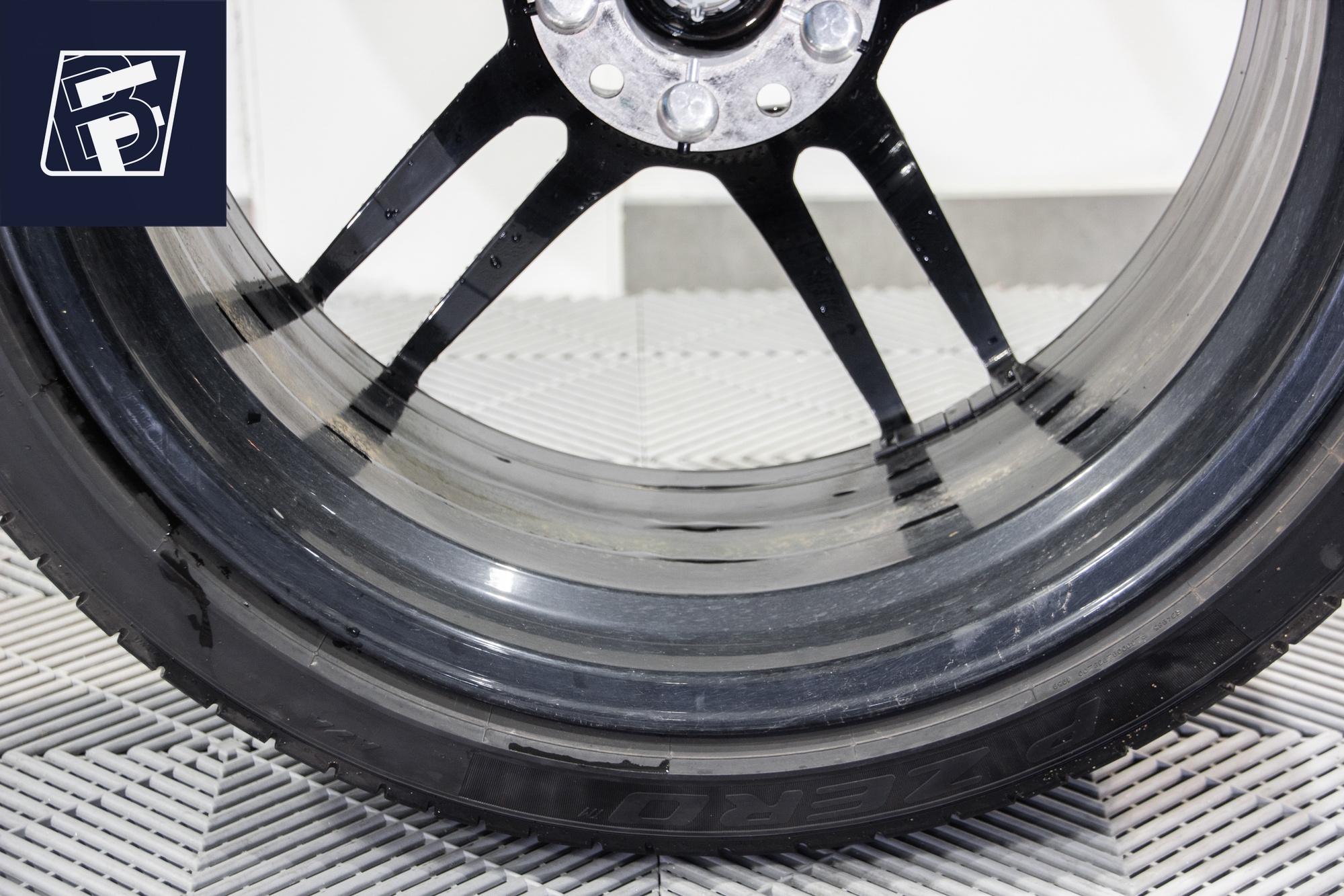 Aston Martin DBS après céramique effet miroir