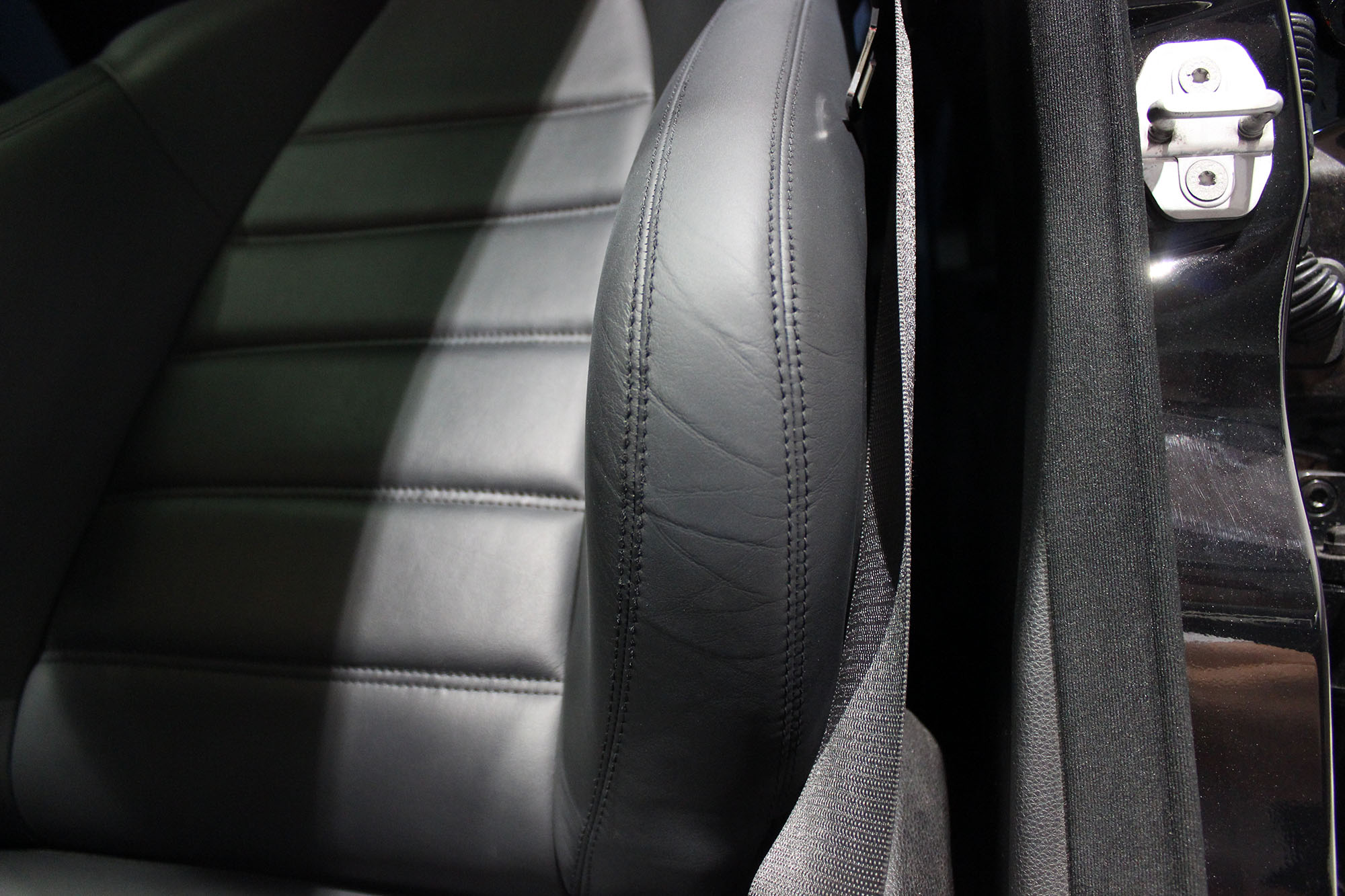 Recoloration cuir Mercedes AMG